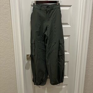 Stylish Olive Cargo Pants- oysho